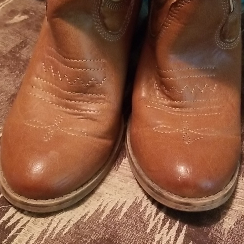 Boots - Picture 2 of 3